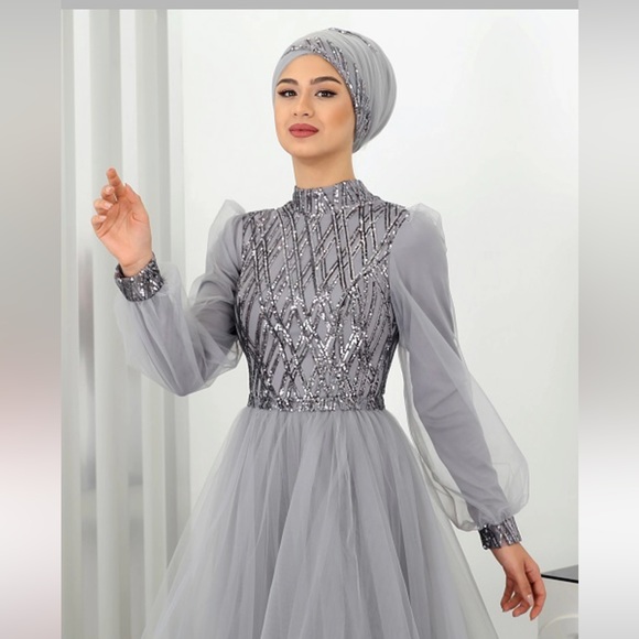 Dress made in Turkey. Grey evening gown, size 16. - Picture 2 of 3